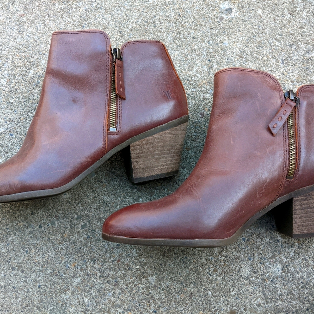 NWT Frye Brown Leather Zip Up Booties Size 10